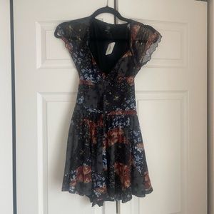Urban outfitters cute flower detailed romper, size S